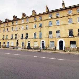 https://spacious-georgian-apartment-5-mins-from-bath-abbey.tophotelsbath.com
