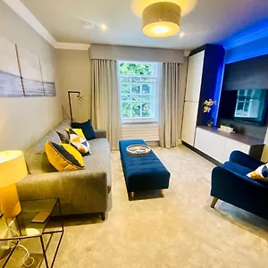 Apartment 10 Bootham House - Luxury Centre With Free Parking For One Car, York