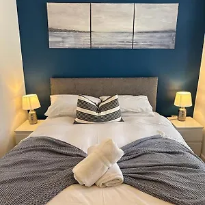 https://blackpool-abode-20-bairstow-street.hotelsin-chester.com